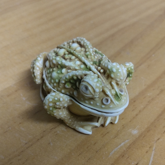 HARMONY KINGDOM, Frog "Awaiting A Kiss" - Picture 1 of 2